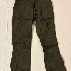 North Face Olive Green Windbreaker Pants 🌲✨🏔️